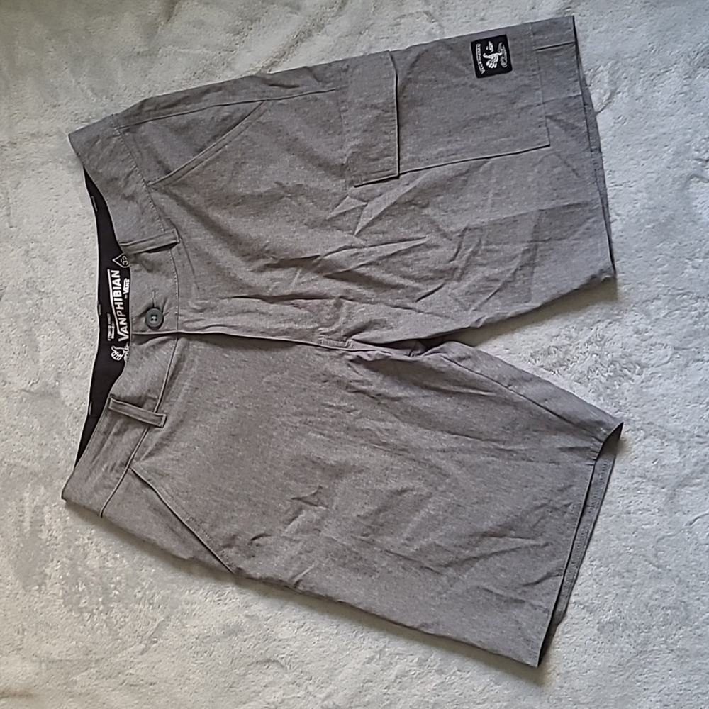 Lot of 2 hybrid short Size 32 Vans, Gotcha